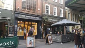 Borough Market หรือตลาดโบโร่ ถือเป็นตลาดที่มีชื่อเสียงมากในหมู่นักท่องเที่ยวและชาวลอนดอน