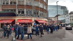 Borough Market หรือตลาดโบโร่ ถือเป็นตลาดที่มีชื่อเสียงมากในหมู่นักท่องเที่ยวและชาวลอนดอน
