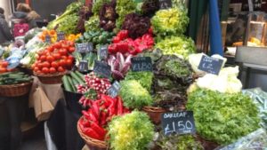 Borough Market หรือตลาดโบโร่ ถือเป็นตลาดที่มีชื่อเสียงมากในหมู่นักท่องเที่ยวและชาวลอนดอน