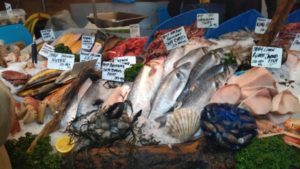 Borough Market หรือตลาดโบโร่ ถือเป็นตลาดที่มีชื่อเสียงมากในหมู่นักท่องเที่ยวและชาวลอนดอน