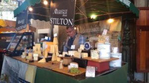 Borough Market หรือตลาดโบโร่ ถือเป็นตลาดที่มีชื่อเสียงมากในหมู่นักท่องเที่ยวและชาวลอนดอน