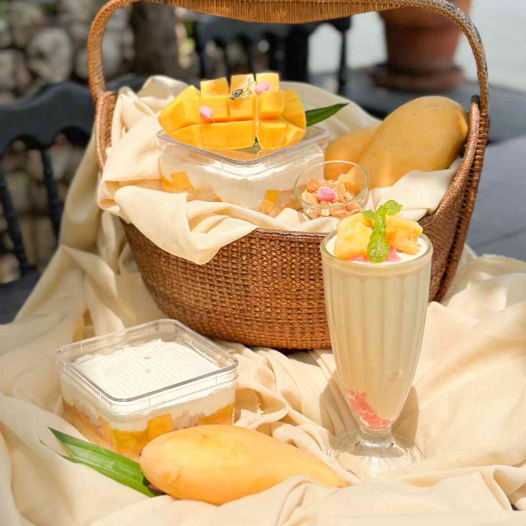 Adamus Cafe by the River