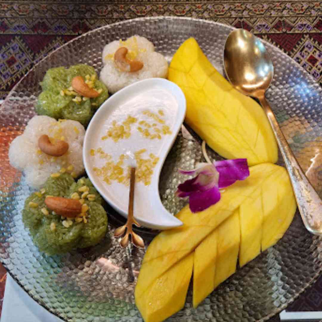 Usman Thai Muslim Food mango sticky rice